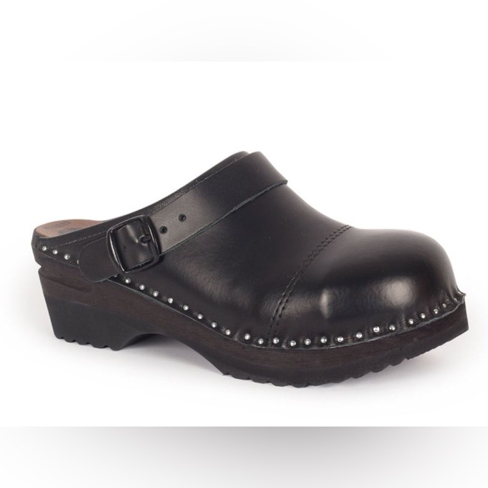 Troentorp Black Leather Clogs